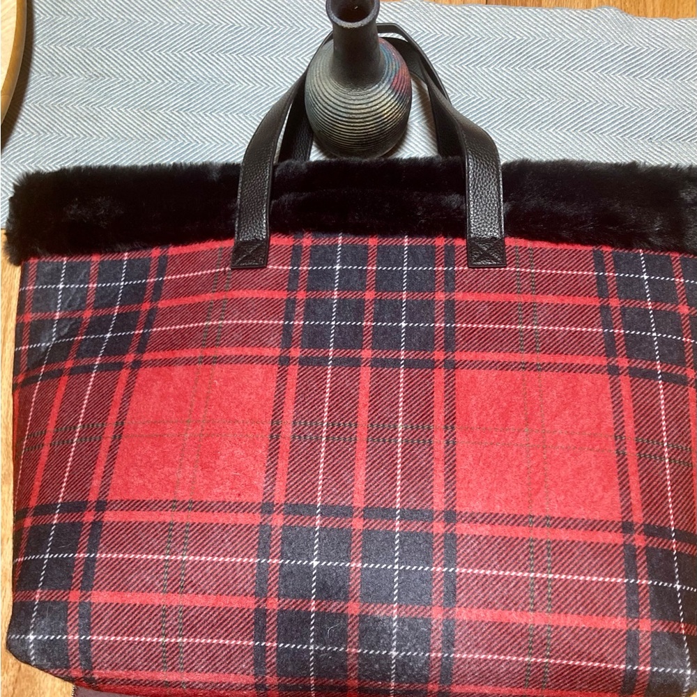 Holiday shopping/gift/book bag.  *also use to keep your active craft project